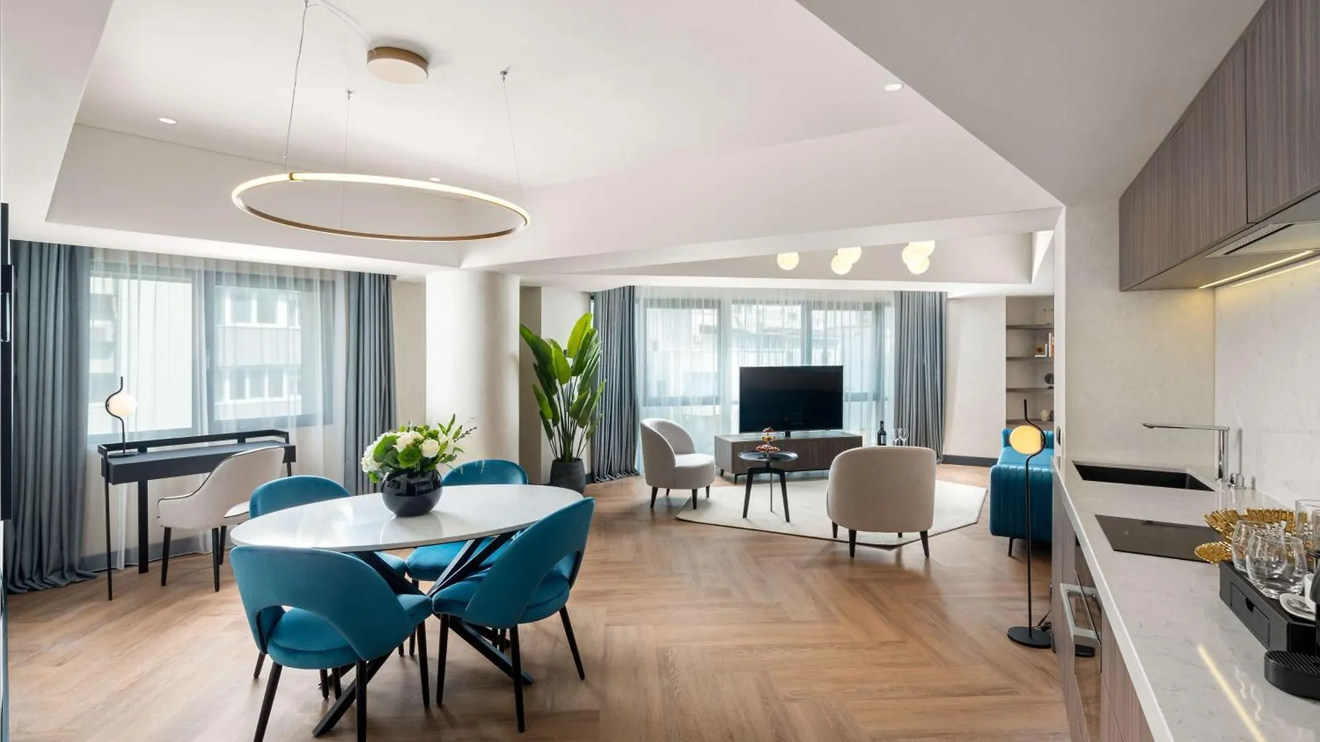 Radisson Blu Hotel Bucarest 5*,  Rumanía